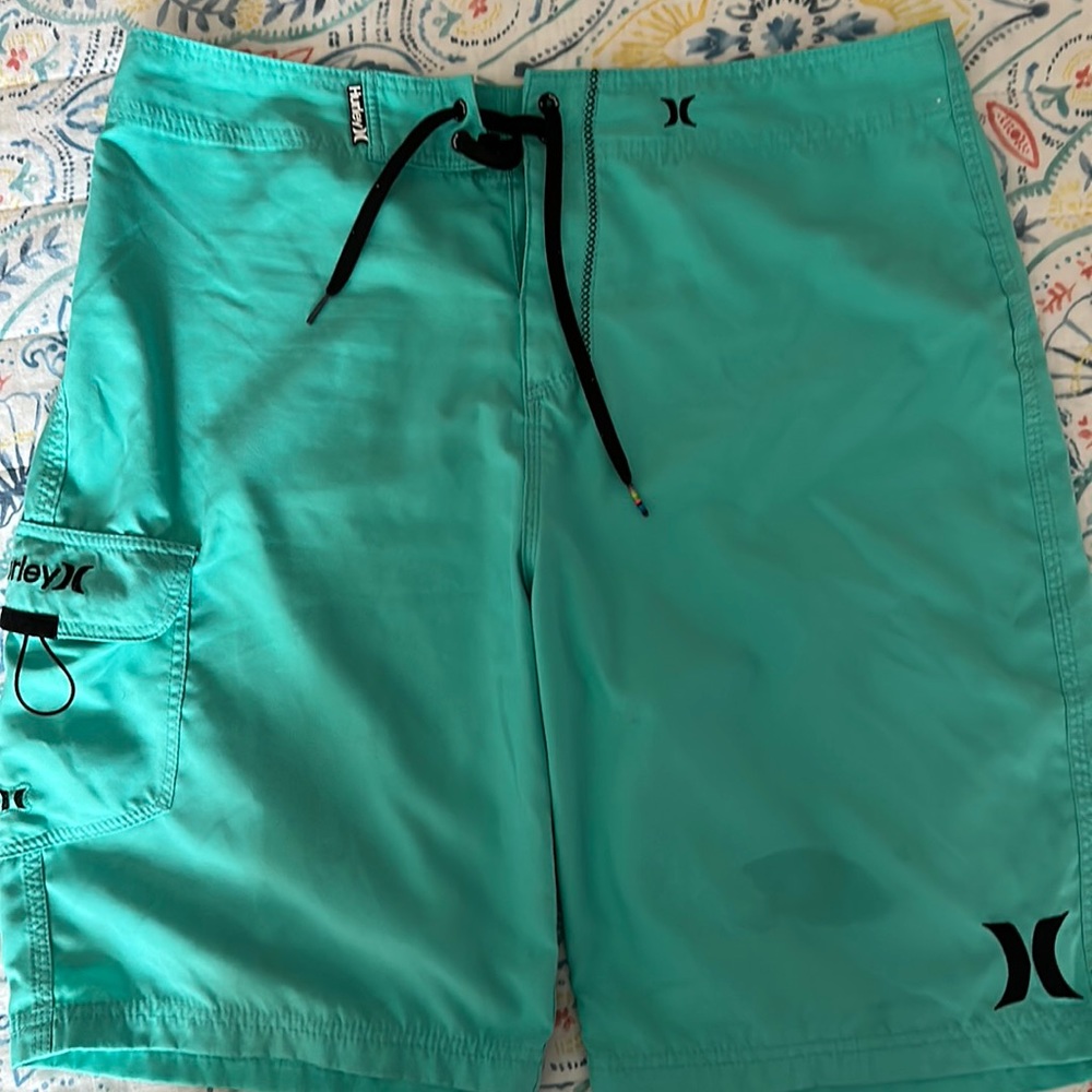Hurley Men’s Caribbean Green board shorts - size 34